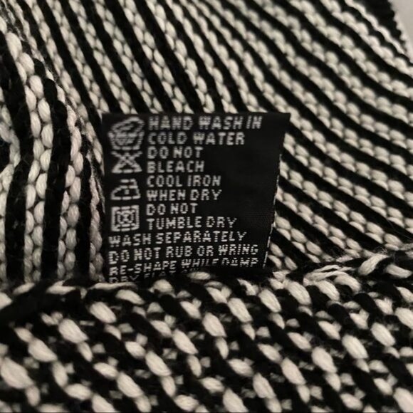 FunSport Black and White Sweater with Zipper Across Front Womens Medium - Picture 9 of 9